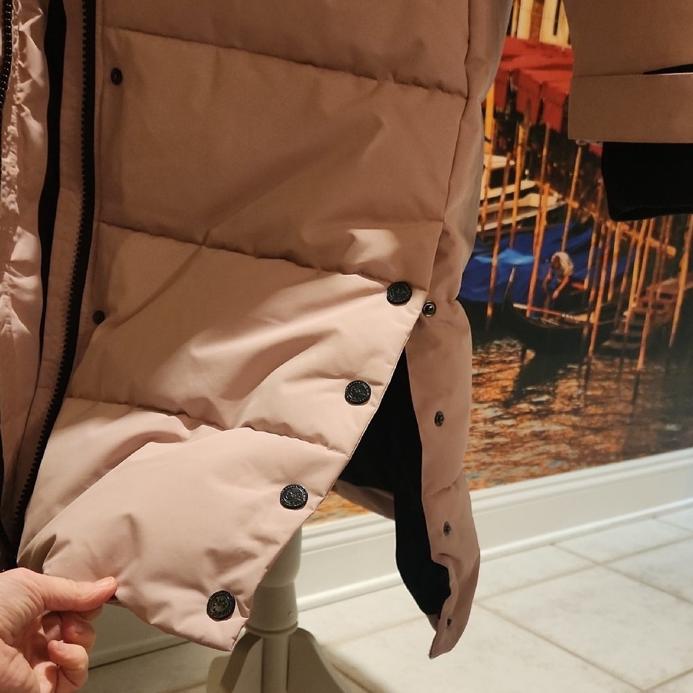 Elegant Women's Blush Puffer Coat - Picture 12 of 17